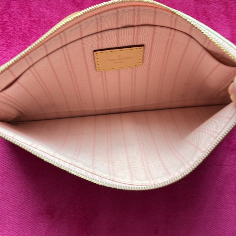 Authentic LV pouchette rose  ballerine interior - Picture 3 of 9